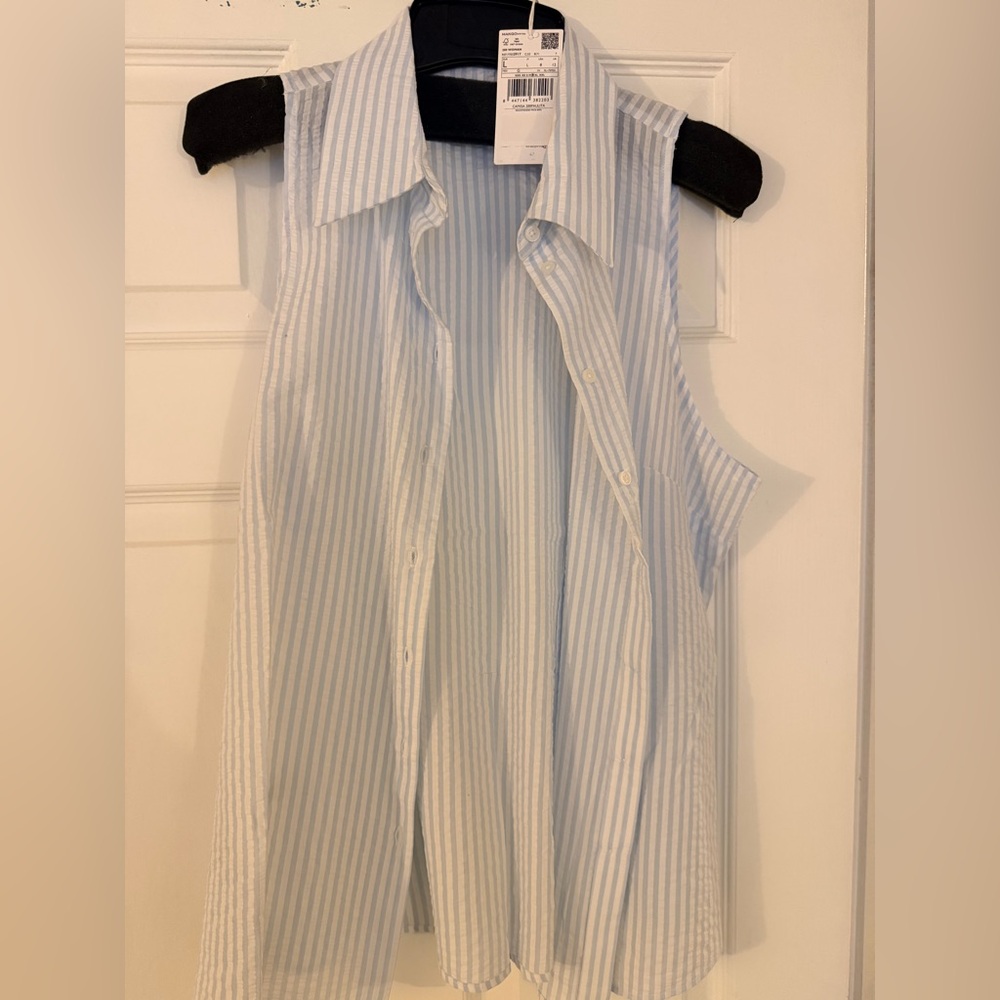 Sleeveless Blue and White Striped Seersucker Shirt